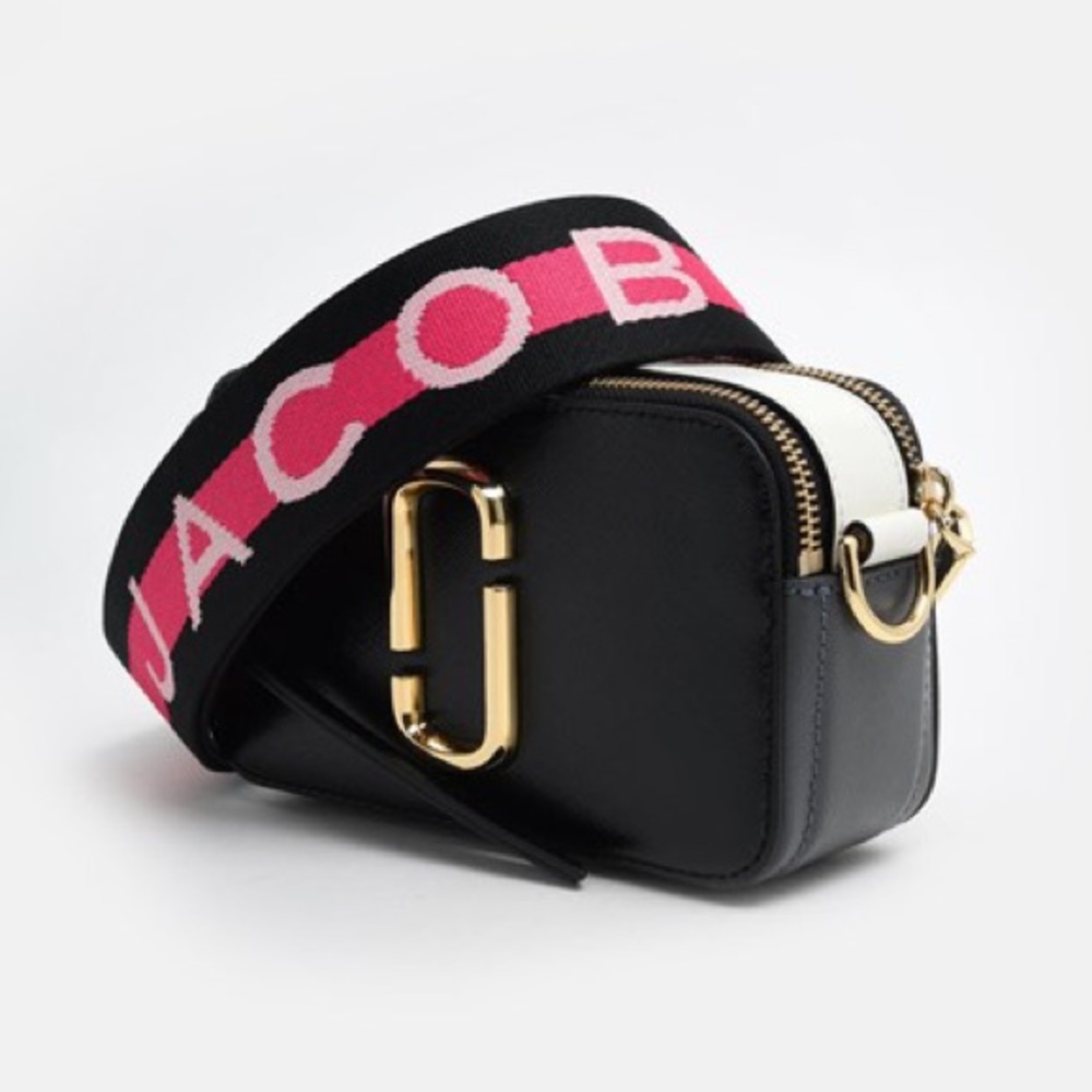 Marc Jacobs Crossbody !!